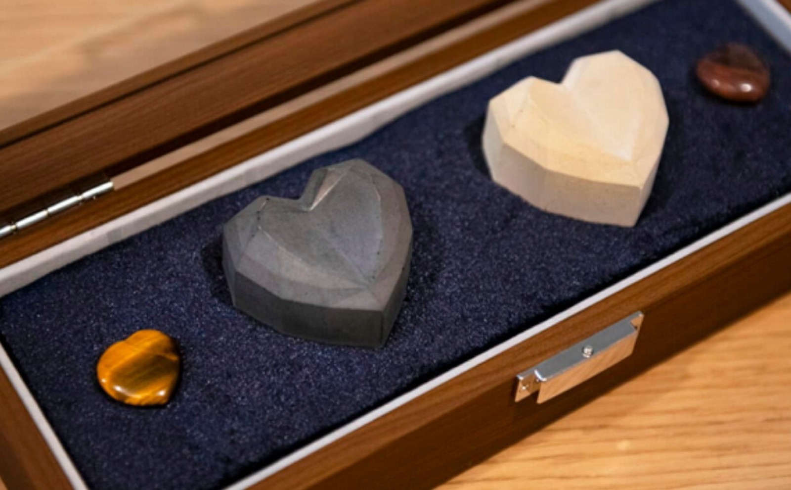 Personnalisation de monument funéraire tombe motif et gravure Rouen 76 en Seine Maritime