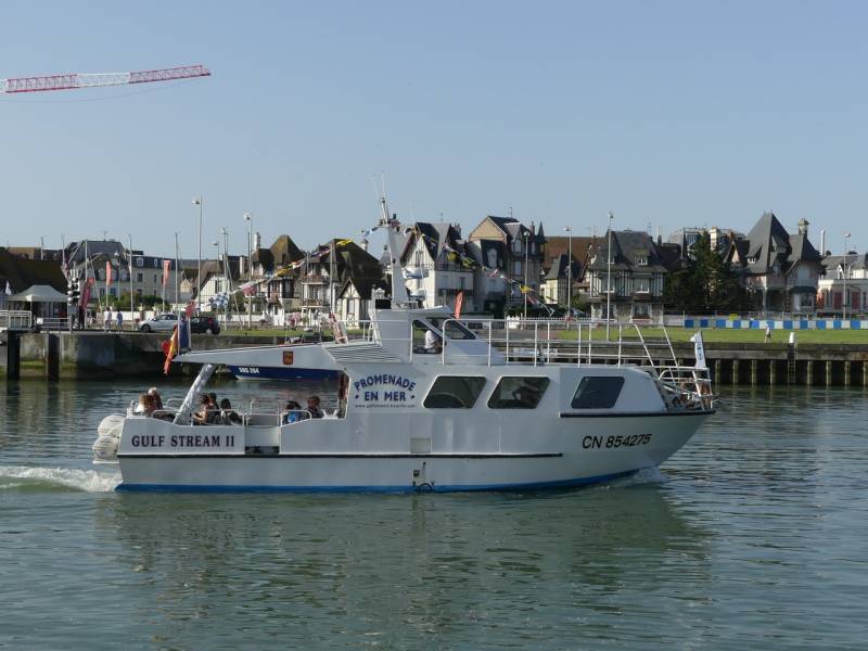 Cérémonie pour dispersion des cendres en mer - PF Lemonnier